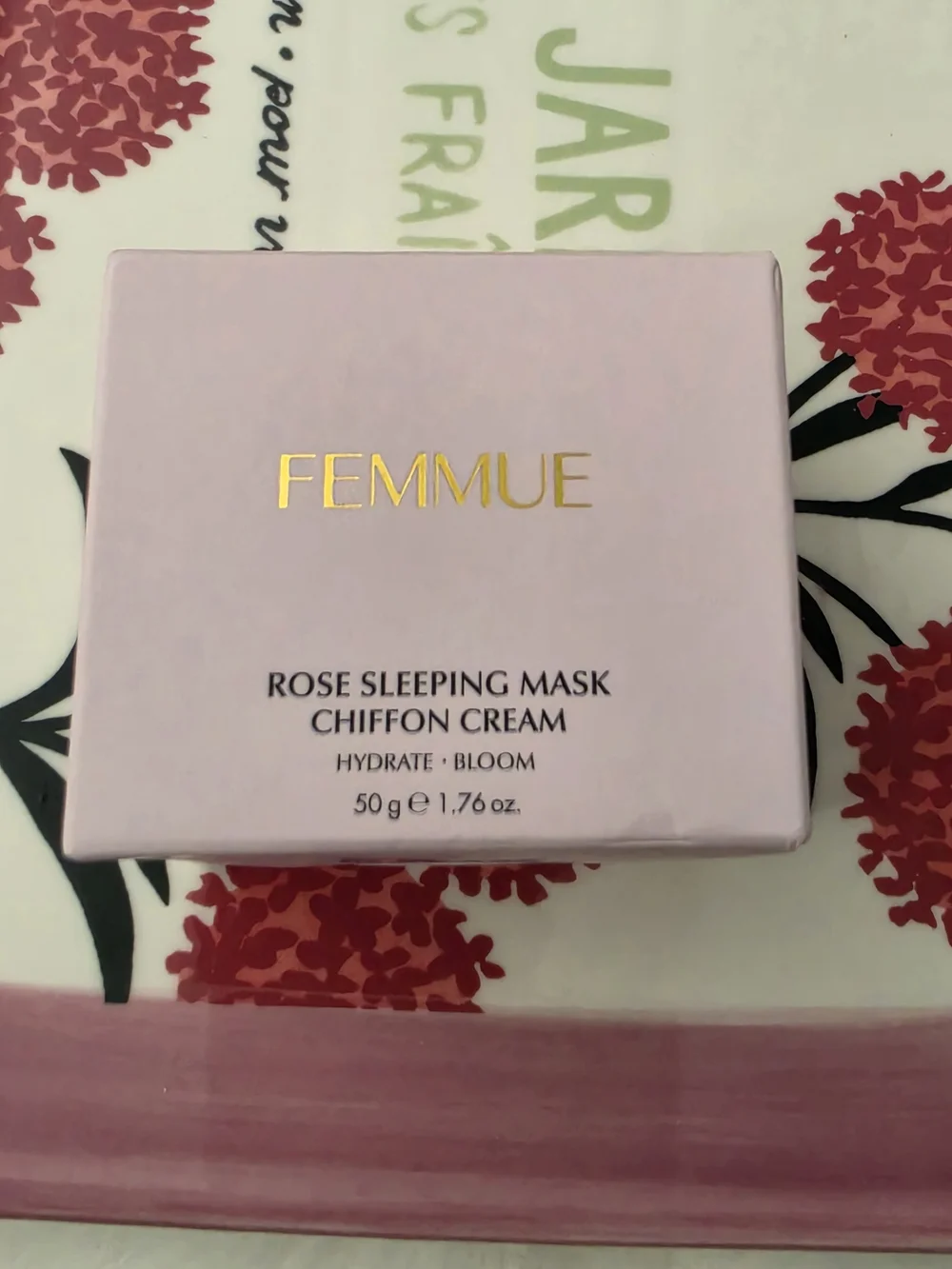Femmue rose sleeping